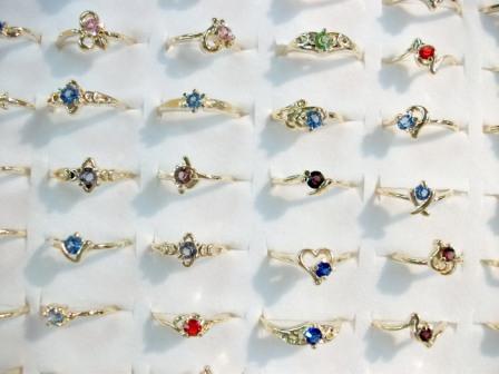 LOT 100 BAGUES FANTAISIE + 50 BAGUES OFFERTES BGF33