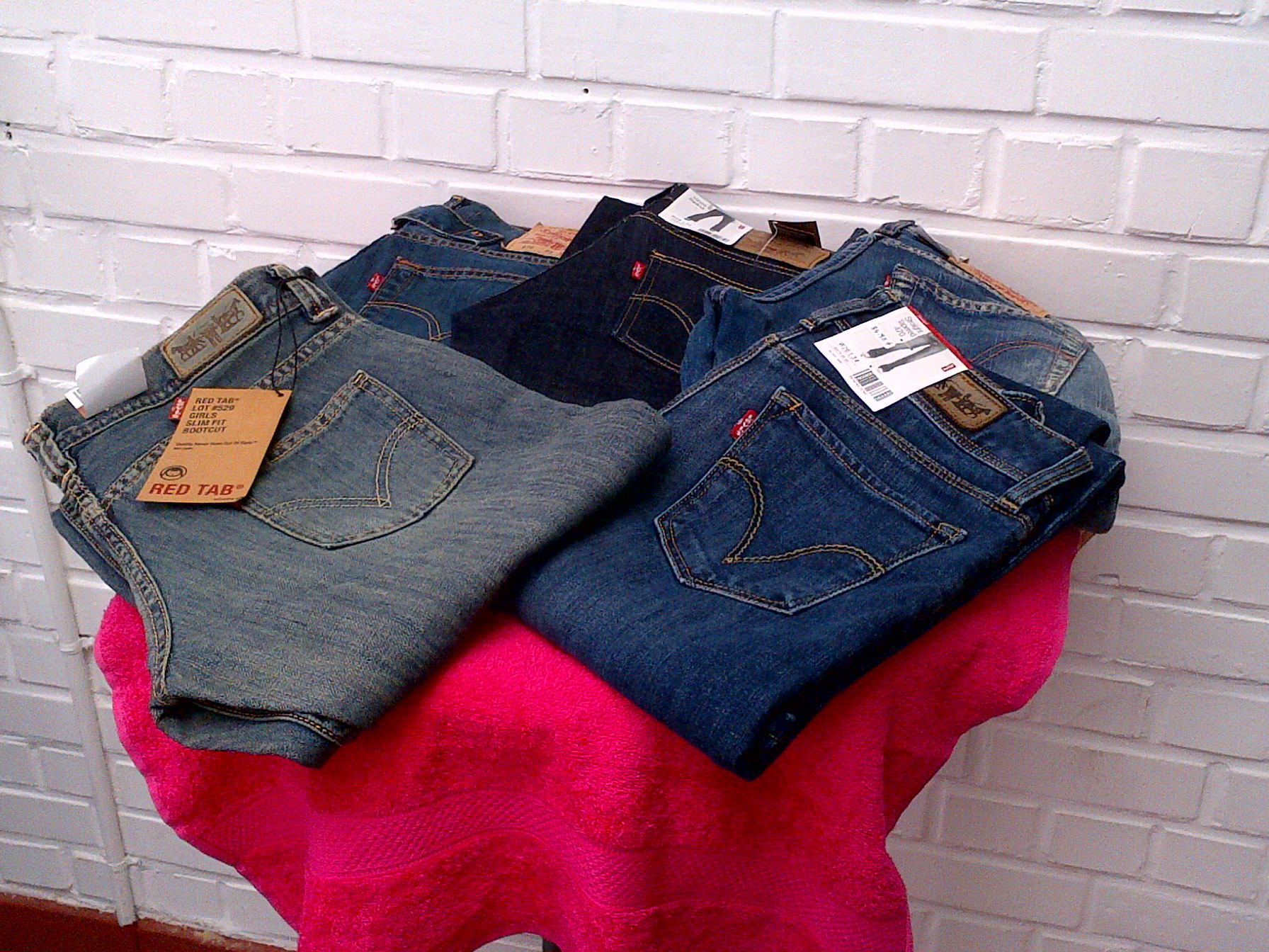 LOT JEAN'S "LEVI'S" SUR  WWW.TEXMARK.FR