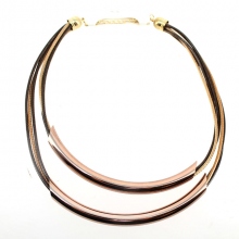 Collier multirang avec barrette en métal