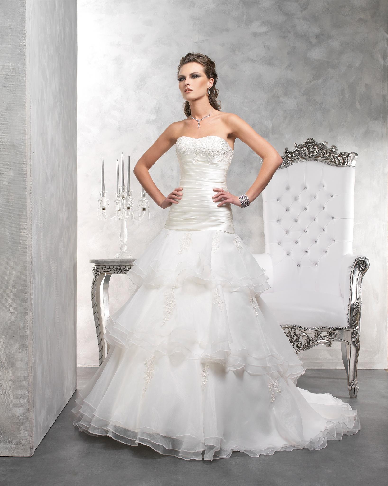 VENDS LOT SUPERBE ROBES DE MARIEE NEUVES
