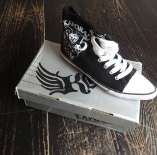 Vend lot de chaussures hommes, femmes et enfants de marque de sportwear et surfwear de prix mini