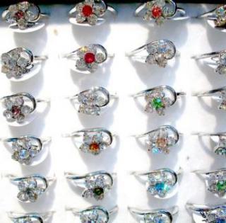 LOT 100 BAGUES FANTAISIE BGF12