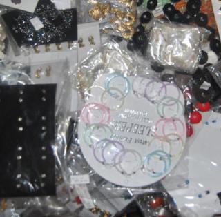 LOT 500 PAIRES BOUCLES D OREILLES