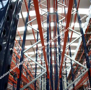 Rayonnage / 1 allée simple de 19,6 ml, sol + 3 niveaux