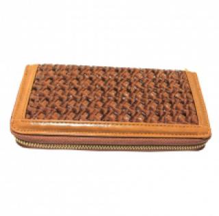 Portefeuille zippé avec motif tressé