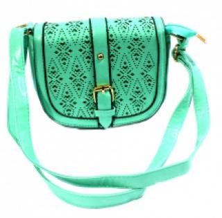 Sac à bandoulière décoré d'une bride à boucle dorée