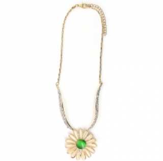 Collier en maille avec pendentif fleur