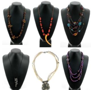 Lot des colliers femme