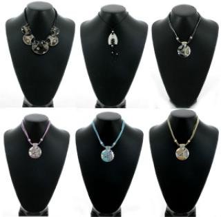 Lot des colliers ethniques