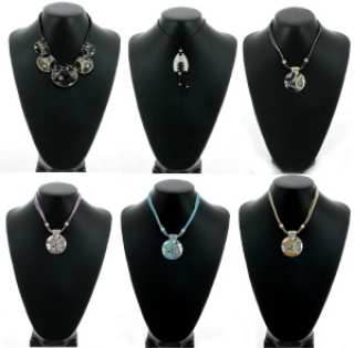 Lot des colliers ethniques