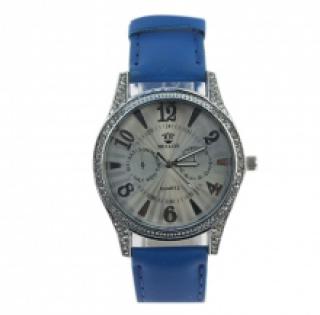 Jolie montre bracelet agrémentée de strass