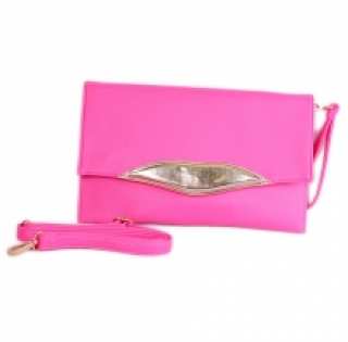 Sac à main avec rabat orné d'un détail doré