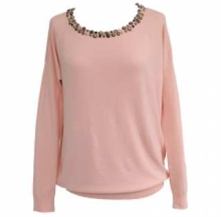 Pull avec col orné de pierres