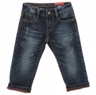 Jeans avec des plis et effet délavé