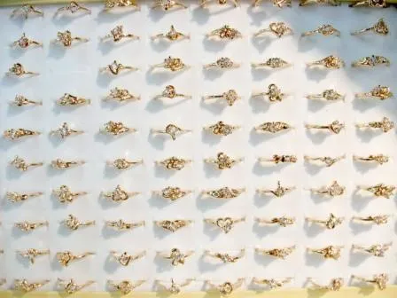 LOT 100 BAGUES FANTAISIE + 50 BAGUES OFFERTES BGF32