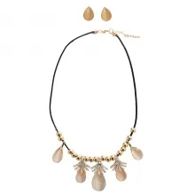 Parure chic décorée de perles dorées et pierres