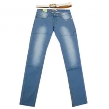 Jeans délavé tendance avec ceinture