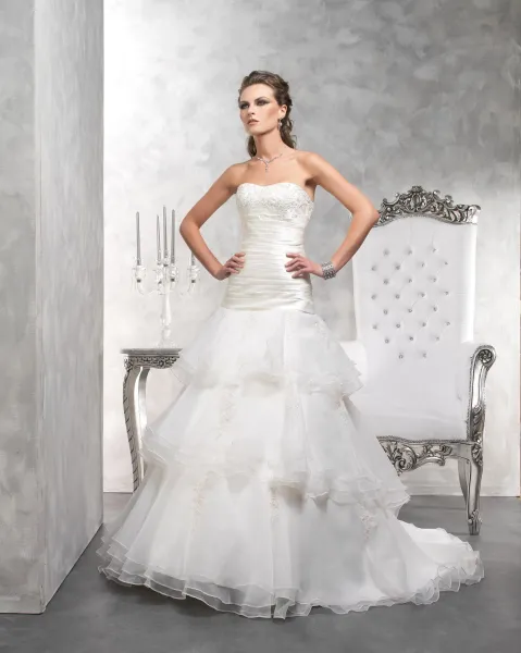 VENDS LOT SUPERBE ROBES DE MARIEE NEUVES