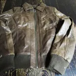 Vend lot de blousons hommes et femmes de sportwear a petit prix