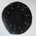 Bonnet pompom strass 1,00 € HT/unité