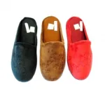 Chaussons fourrés ornés de fleurs brodées