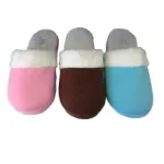 Chaussons ornés de motif losange avec revers fourré