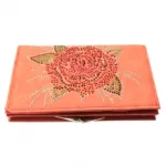 Portefeuille clouté avec motif  rose à perles
