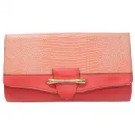 Pochette reptile dotée d'une languette
