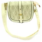 Sac à bandoulière décoré d'une bride à boucle dorée