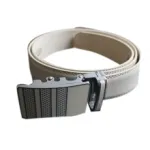 Ceinture beige en cuir avec boucle fantaisie