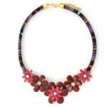 Collier ethnique avec pendentif fleurs
