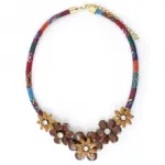 Collier ethnique avec pendentif fleurs