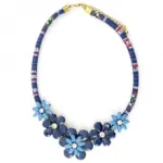 Collier ethnique avec pendentif fleurs