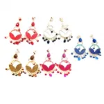 Boucles d’oreilles dorées serties de pierres