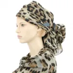 Foulard léopardé avec des cœurs