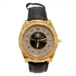 Montre-bracelet dorée pour femme agrémentée de strass