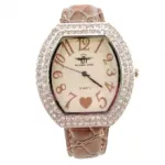 Montre pour femme à cadran ovale orné de strass et bracelet classique