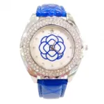Montre femme parée de strass avec motif fleur