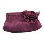 Sac de soirée à plis avec rose et plumes