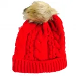 Bonnet avec pompon en fausse fourrure