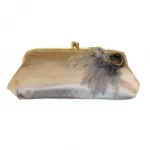Sac de soirée orné de plumes et de pierres