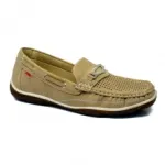 Mocassins homme avec des surpiqûres blanches et perforations dessus