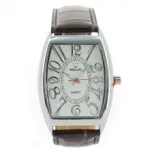 Montre-bracelet avec cadran rectangulaire et mouvement quartz