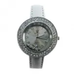 Montre bracelet femme agrémentée de strass