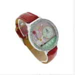 Montre bracelet très tendance orné de motif fantaisie et strass