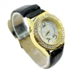 Montre dorée parée de strass