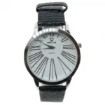 Montre argentée avec index stylé