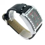 Montre argentée pour homme avec tachymètre