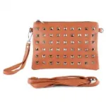 Pochette cloutée très tendance