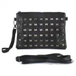 Pochette cloutée très tendance
